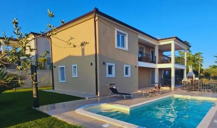 Villa Kortus - Private Pool&700Mbeach Savudrija 0*,  Croatia